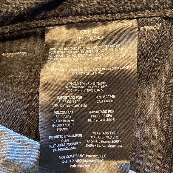 Boys Volcom shorts - Picture 4 of 5